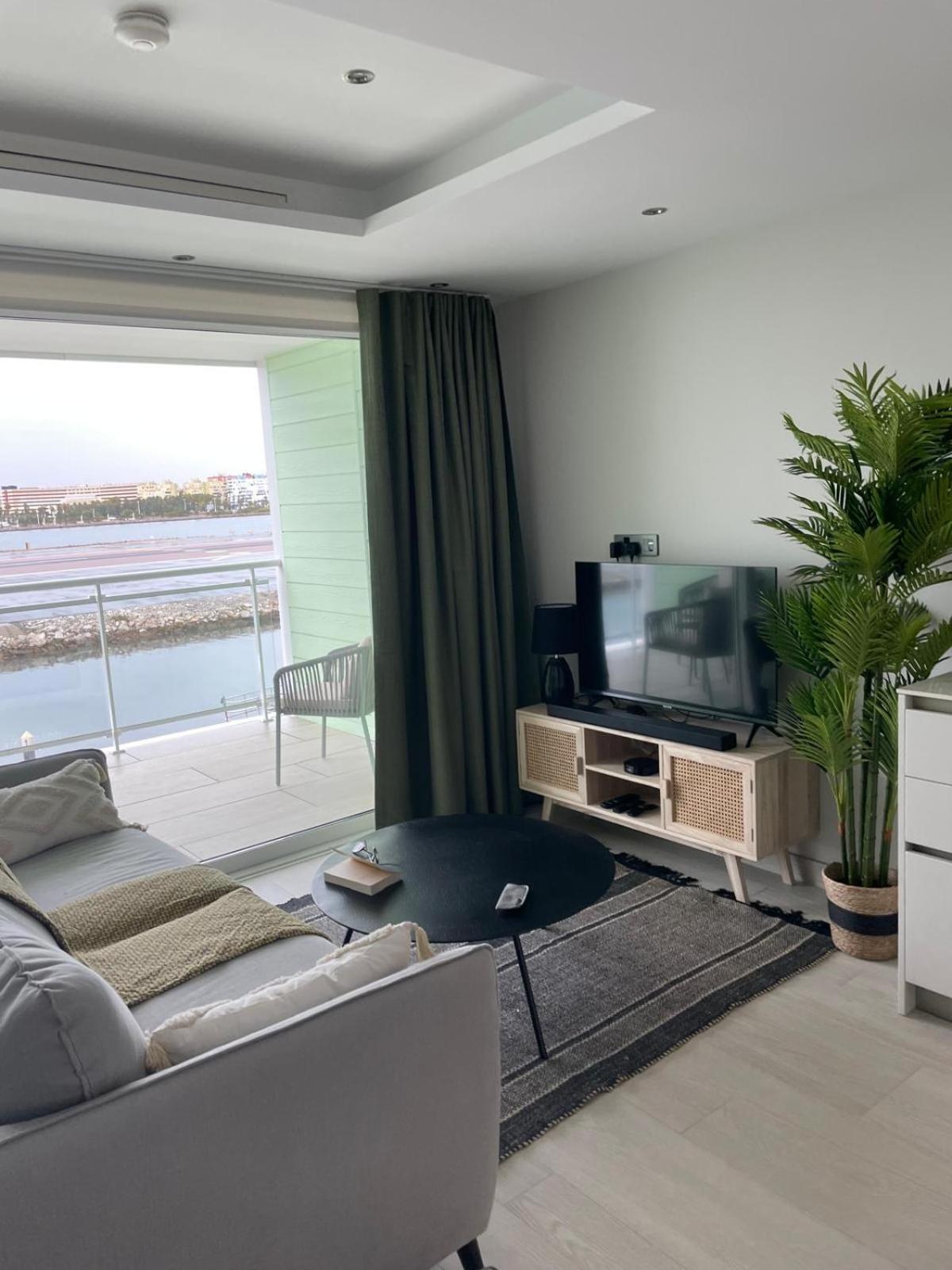 Marina Club Luxury Private Studio With Pool And Incredible Views Gibraltar Exterior photo